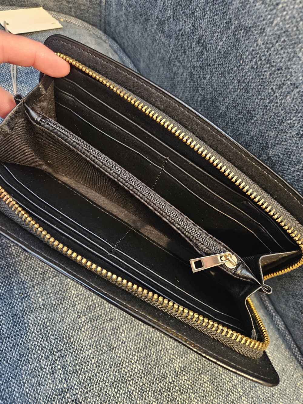 Black Clutch, Crocodile-Skin Texture - Picture 4 of 7